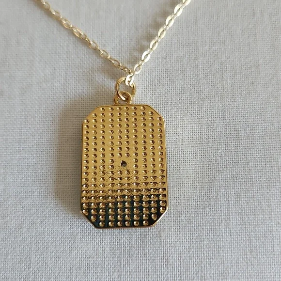 Definitely Wendy, Woman's, NWT Necklace, Chain is 18.50 inches Pendent 1X1.5 in - Picture 5 of 5